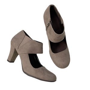 AEROSOLES In Controle Greyish Beige Neutral Heels, Stretch Strap w/Zip, 8M